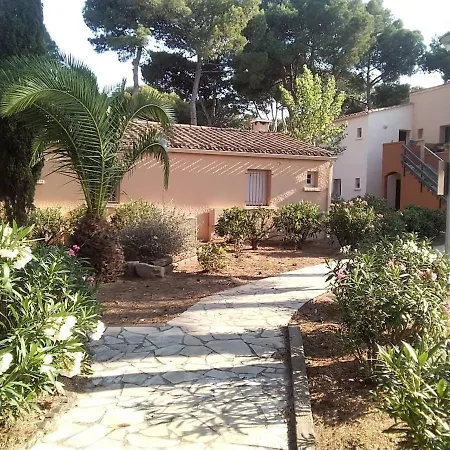 Avec Jardin, Piscine, Sauna, Proche De La Et Du Village Naturiste Apartment