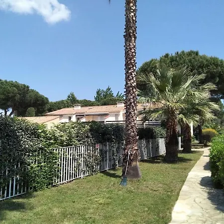 Avec Jardin, Piscine, Sauna, Proche De La Et Du Village Naturiste *