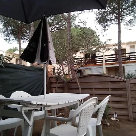 Avec Jardin, Piscine, Sauna, Proche De La Et Du Village Naturiste *