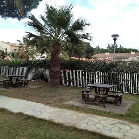Avec Jardin, Piscine, Sauna, Proche De La Et Du Village Naturiste *