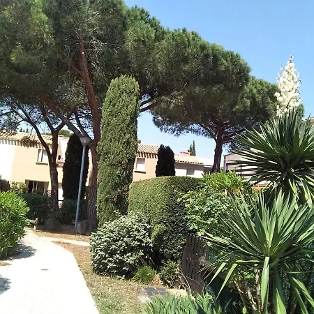 Avec Jardin, Piscine, Sauna, Proche De La Et Du Village Naturiste Apartment