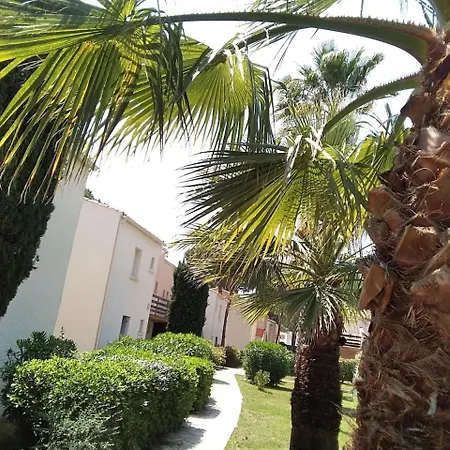 Avec Jardin, Piscine, Sauna, Proche De La Et Du Village Naturiste *